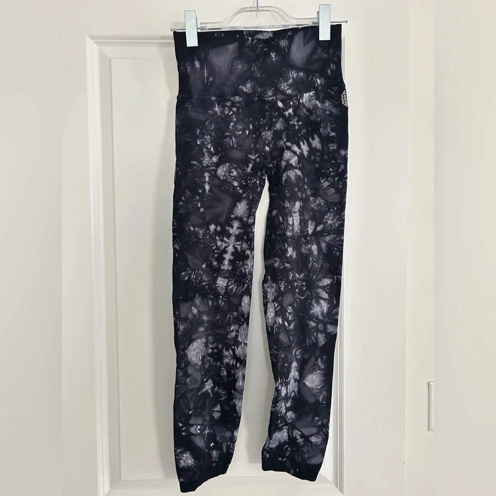 FP Movement high rise Good Karma Leggings - Picture 1 of 4